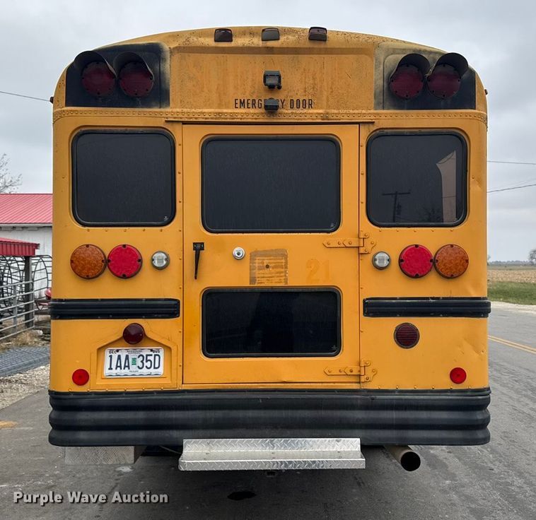 image for item EA2102 1993 International 3800 RV