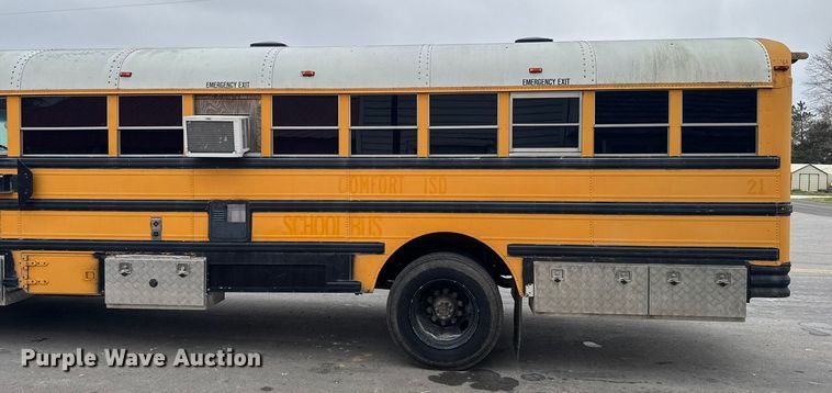 image for item EA2102 1993 International 3800 RV