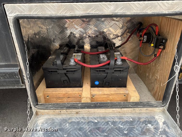 image for item EA2102 1993 International 3800 RV