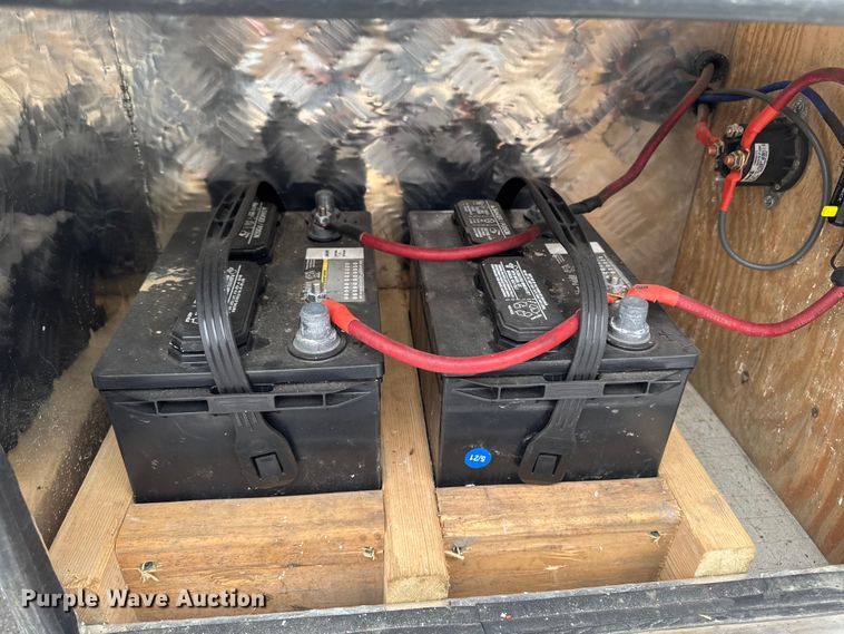 image for item EA2102 1993 International 3800 RV