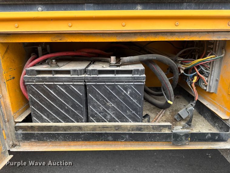 image for item EA2102 1993 International 3800 RV