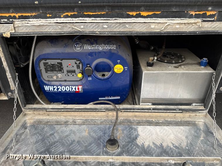 image for item EA2102 1993 International 3800 RV