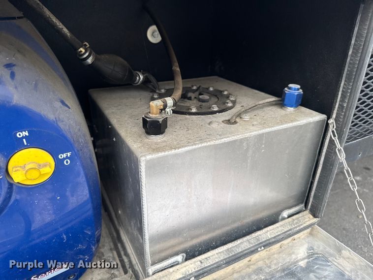 image for item EA2102 1993 International 3800 RV