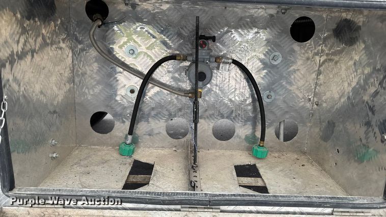 image for item EA2102 1993 International 3800 RV