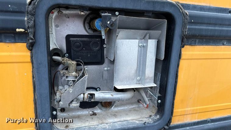 image for item EA2102 1993 International 3800 RV