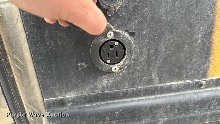 image for item EA2102 1993 International 3800 RV