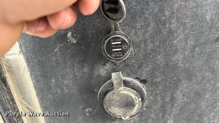 image for item EA2102 1993 International 3800 RV