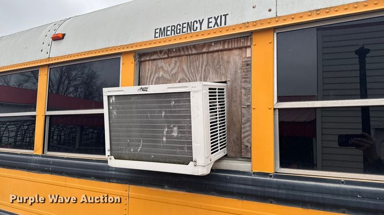 image for item EA2102 1993 International 3800 RV