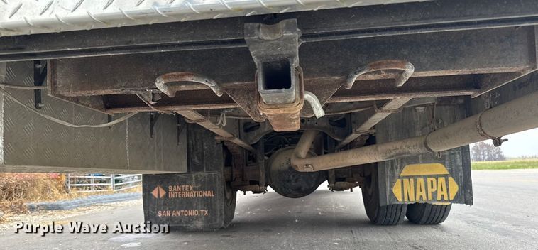 image for item EA2102 1993 International 3800 RV