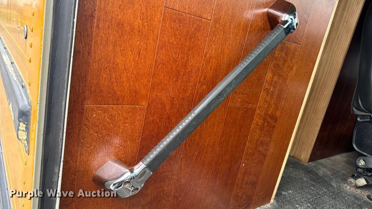 image for item EA2102 1993 International 3800 RV