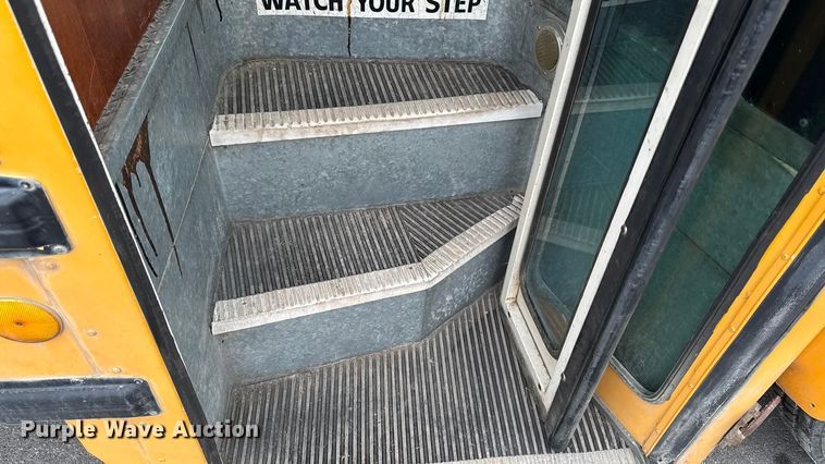 image for item EA2102 1993 International 3800 RV