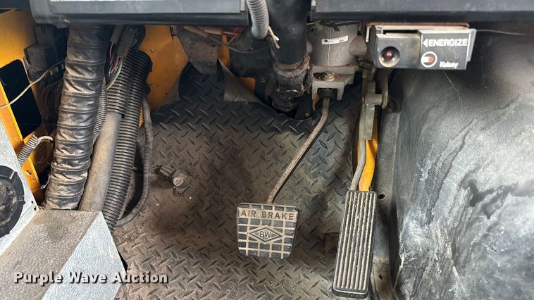 image for item EA2102 1993 International 3800 RV