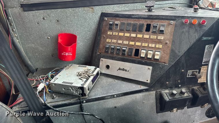 image for item EA2102 1993 International 3800 RV