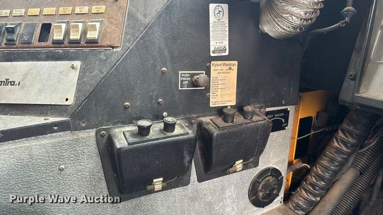 image for item EA2102 1993 International 3800 RV