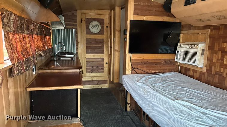 image for item EA2102 1993 International 3800 RV