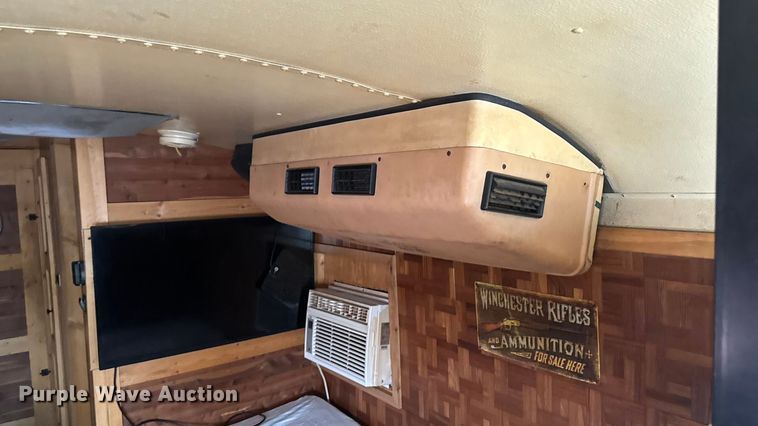 image for item EA2102 1993 International 3800 RV