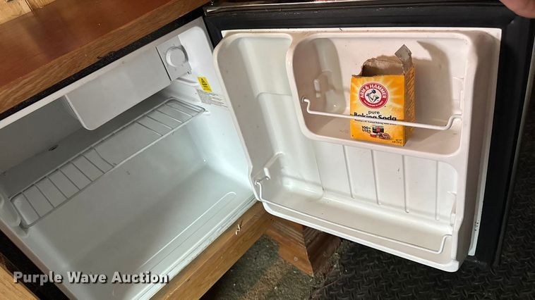 image for item EA2102 1993 International 3800 RV