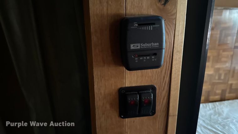 image for item EA2102 1993 International 3800 RV