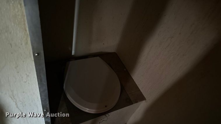 image for item EA2102 1993 International 3800 RV