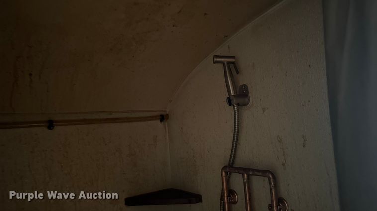 image for item EA2102 1993 International 3800 RV