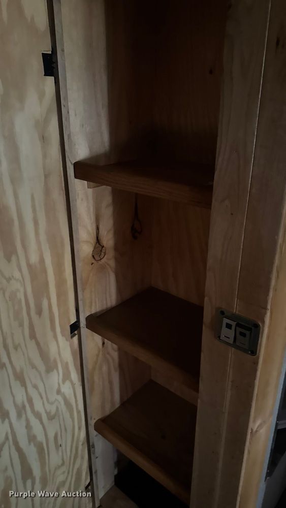 image for item EA2102 1993 International 3800 RV