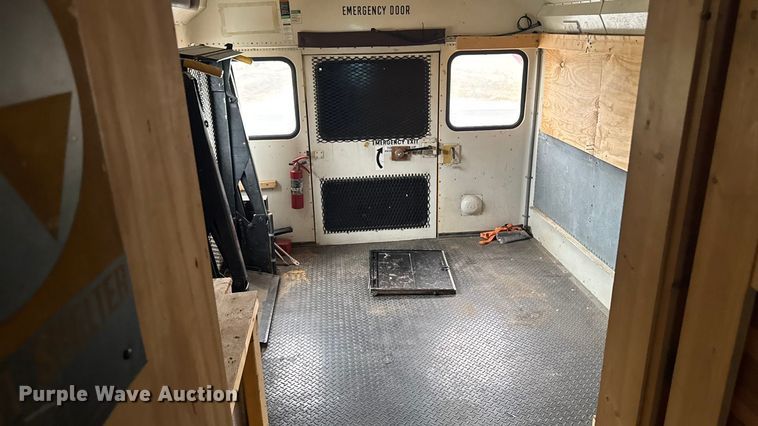 image for item EA2102 1993 International 3800 RV