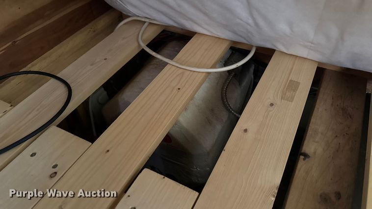 image for item EA2102 1993 International 3800 RV