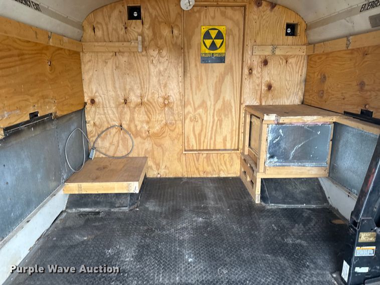 image for item EA2102 1993 International 3800 RV