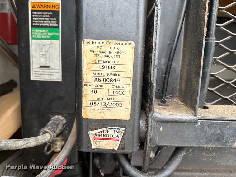 image for item EA2102 1993 International 3800 RV