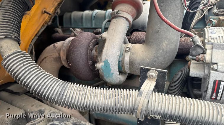 image for item EA2102 1993 International 3800 RV