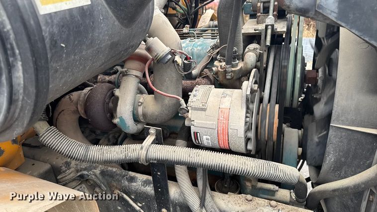 image for item EA2102 1993 International 3800 RV