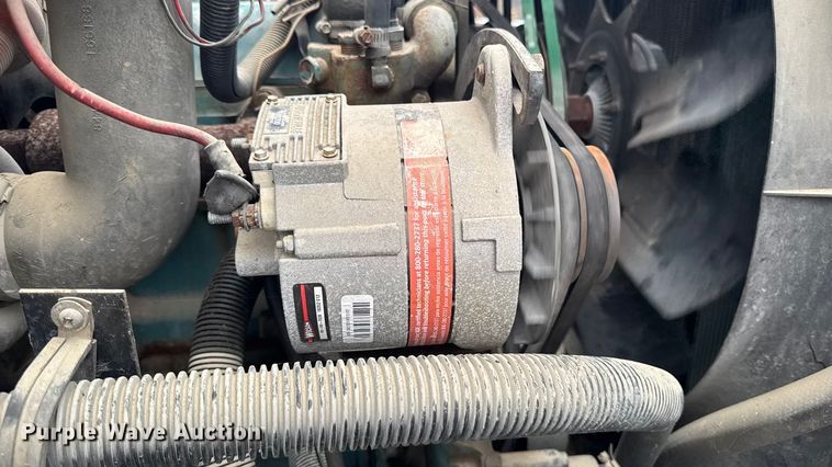 image for item EA2102 1993 International 3800 RV