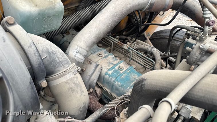 image for item EA2102 1993 International 3800 RV