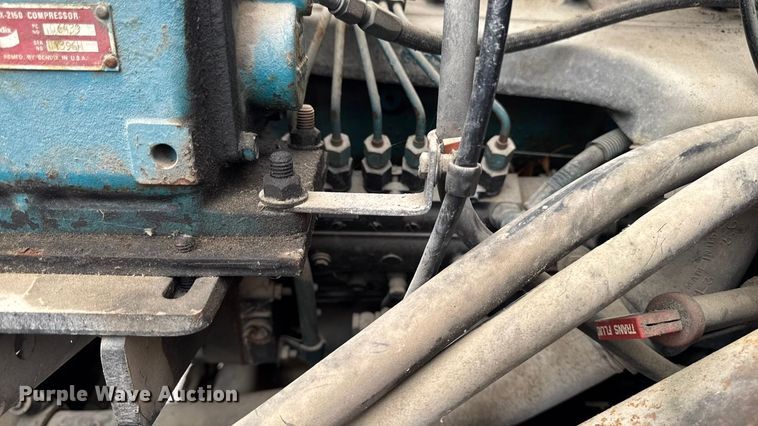 image for item EA2102 1993 International 3800 RV