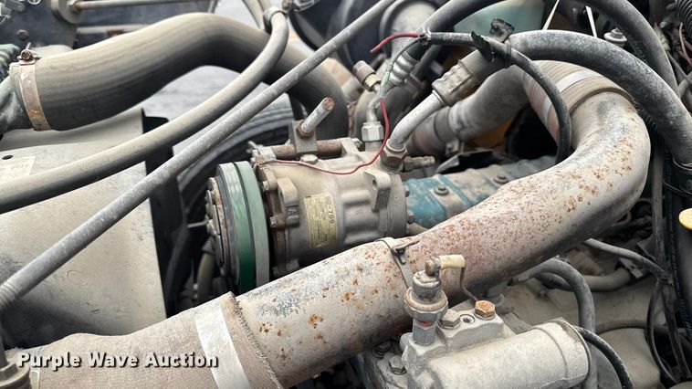 image for item EA2102 1993 International 3800 RV