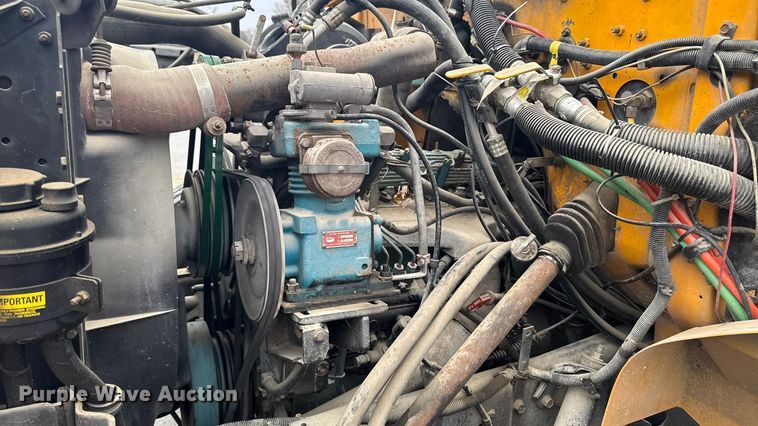 image for item EA2102 1993 International 3800 RV