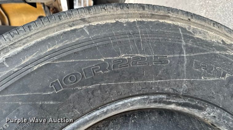 image for item EA2102 1993 International 3800 RV