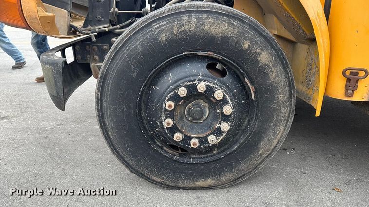 image for item EA2102 1993 International 3800 RV