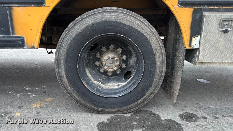 image for item EA2102 1993 International 3800 RV