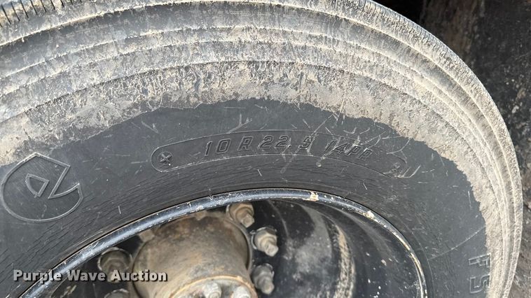 image for item EA2102 1993 International 3800 RV