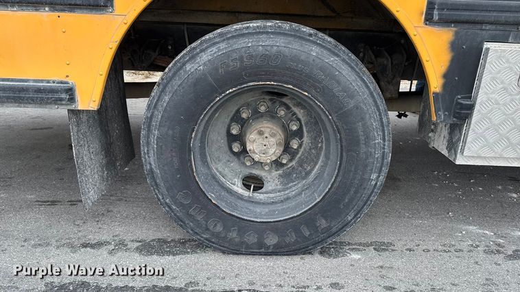 image for item EA2102 1993 International 3800 RV