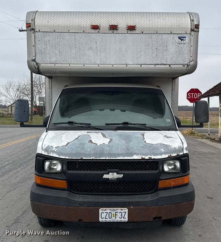image for item EA2104 2008 Chevrolet Express 3500 box truck