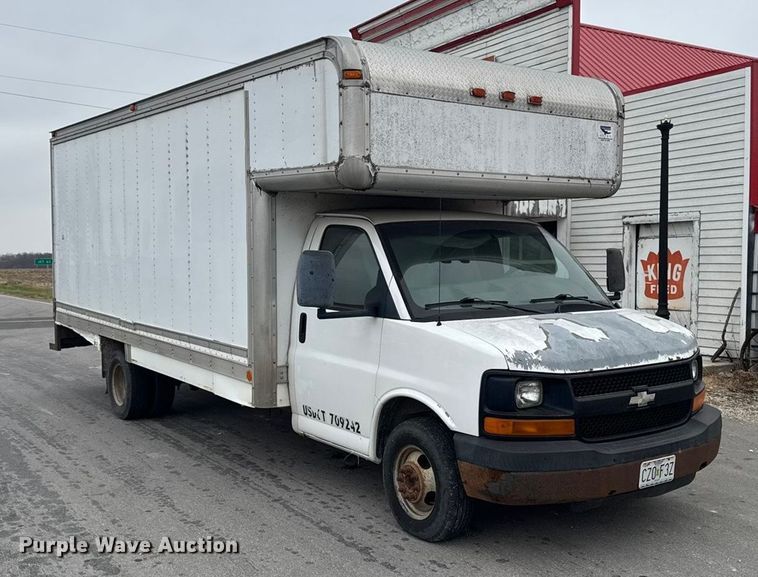 image for item EA2104 2008 Chevrolet Express 3500 box truck
