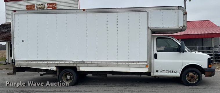 image for item EA2104 2008 Chevrolet Express 3500 box truck
