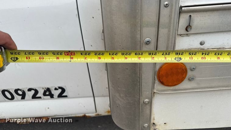 image for item EA2104 2008 Chevrolet Express 3500 box truck