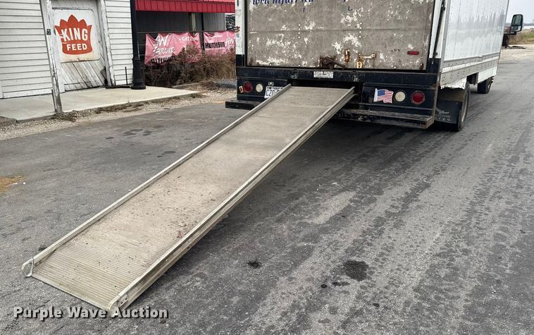 image for item EA2104 2008 Chevrolet Express 3500 box truck