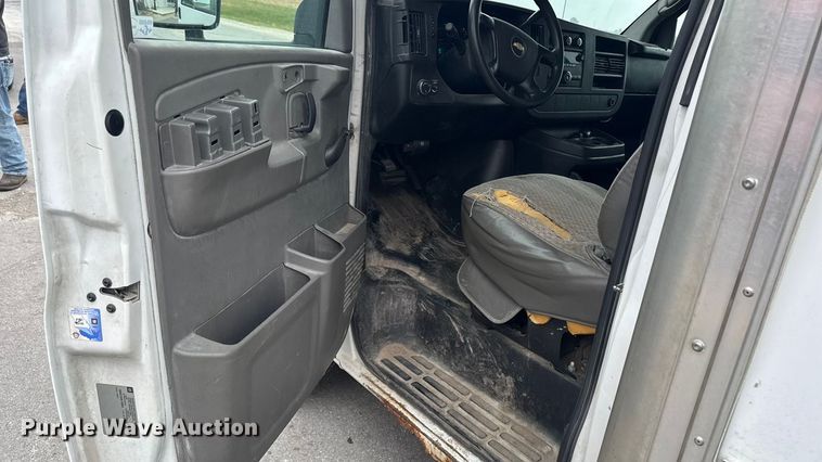 image for item EA2104 2008 Chevrolet Express 3500 box truck