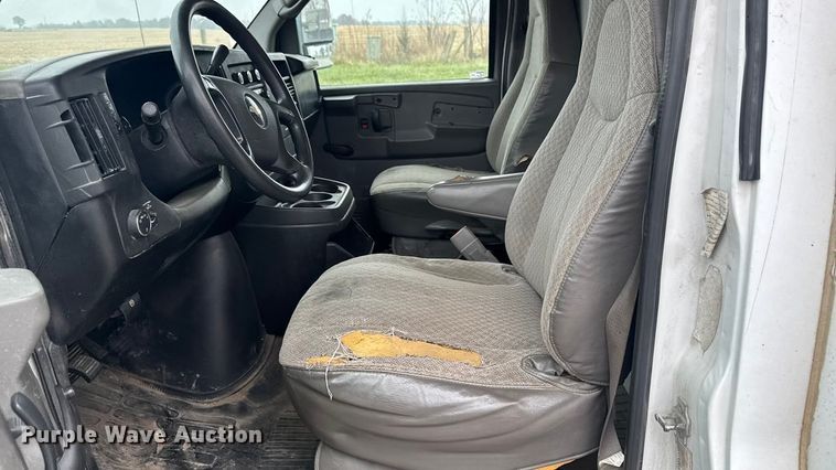 image for item EA2104 2008 Chevrolet Express 3500 box truck