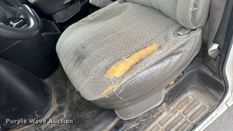 image for item EA2104 2008 Chevrolet Express 3500 box truck