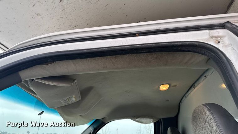 image for item EA2104 2008 Chevrolet Express 3500 box truck